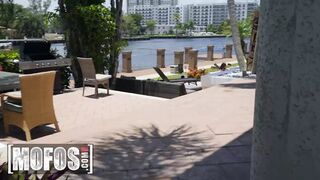 Blowjob Beauty Sofi Ryan Spreads Legs Wide, Offers Unbelievable Views With Naked Damon Dice