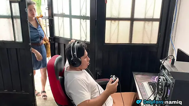 This ′Dirty′ Dame Schools You in Her Filthy Classroom!