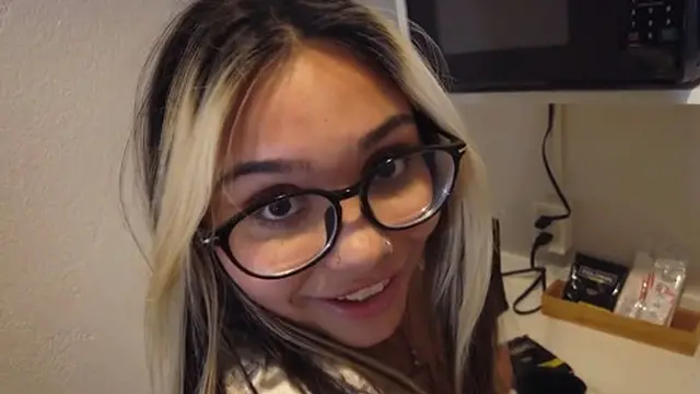 Hot big boobed girl pleases his small cock🍆 with handjob and blowjob