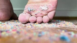 Mom's dirty feet crunch cornflakes in sickening fetish flix