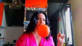 Kinky balloon play