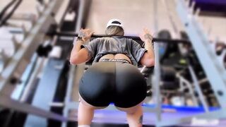 Stepbrother gets surprise oral😜 sex from fit stepsister after gym session