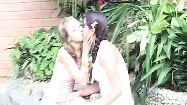 Teen lesbian tongues deep in pussy🌮️