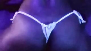 Double-jointed anal👌 acrobatics leave onlookers gagging for seconds