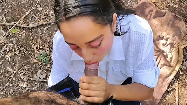 Big ass🍑 18 in the woods gets fucked by a stranger