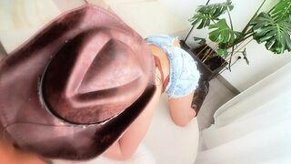 Wild Stallion S满足s a Rider with an Insanely Large Dick🍆!