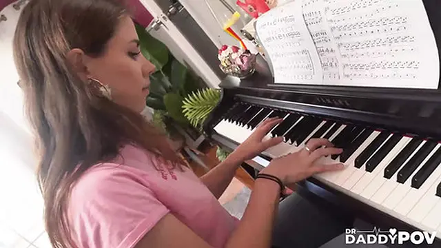 Brunette Maya Rue Tries Huge Dick🌭 After Home Tour