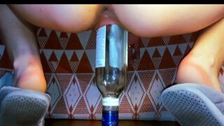 18-Year-Old Wifey Bouncing On The Gigantic Cock🍆
