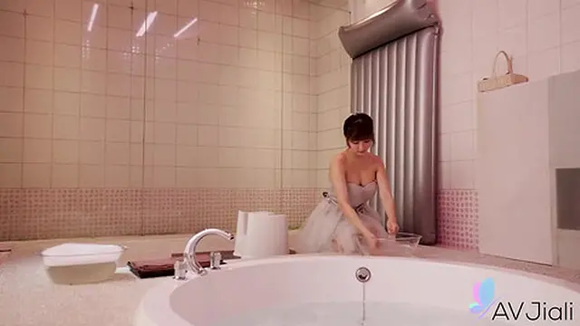 Li Nana′s Sensual Soap Massage Adventure