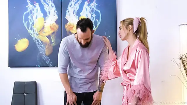 Naughty😈 girlfriend Gives Explicit Massage to boyfriend′s Partner