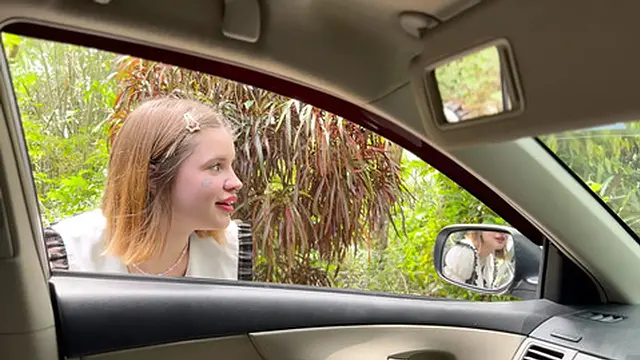 Petite student requested a ride; I took advantage in the car