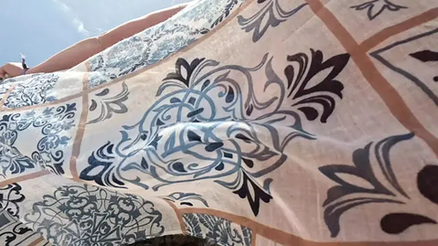 POV woman showing pussy🌮️ and ass🍑 at the beach