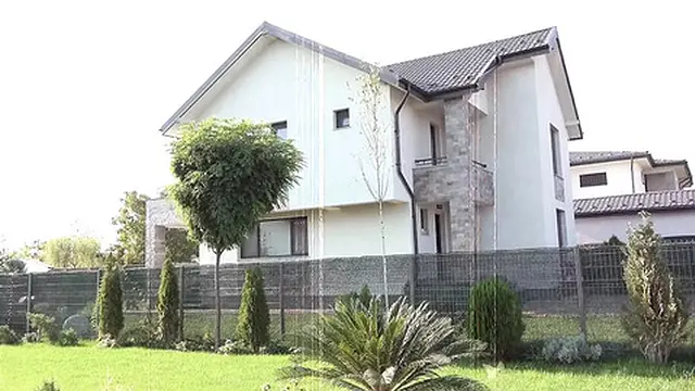 Neighbor′s Wife Douses Hard Pole Then Dominates with Passionate Fuck