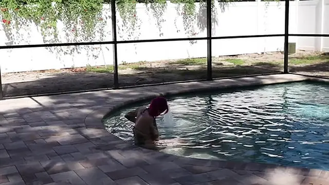 Hot Pool Blowjob with Pedestrian Seduction