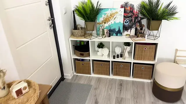 Pizza Delivery Girl From Sexdater Fucked in the Hallway While Wife Was at Work