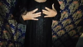 Desi Burka Beauty : Zoya Rubab’s First Solo Reveal – Don’t Miss It!