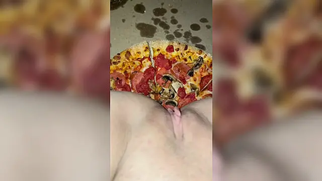 Hot Arab Shemale Tastes Cum On Food - Erotic Saudi Amateur - Pink Pussy🌮️ Drips