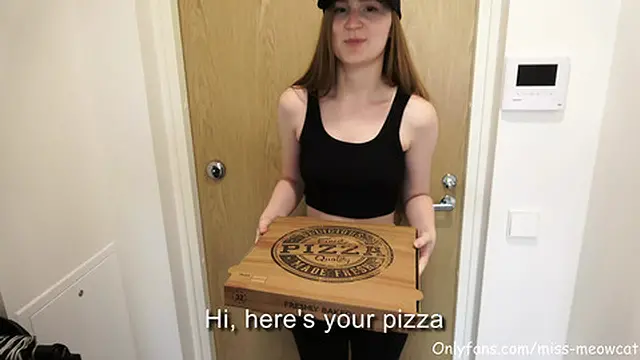 The delivery girl ate the pizza????and paid back with a hot pussy