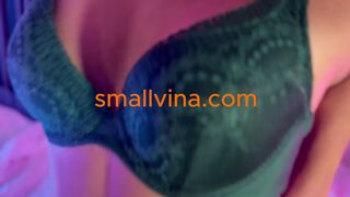 Cute Busty Babe Solo Girl Twerk In Her Bed
