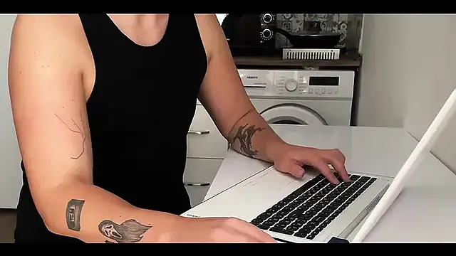 Stop Playing the Game! I Wanna Suck Your Dick and Feel Your Hot Cum on My Ass